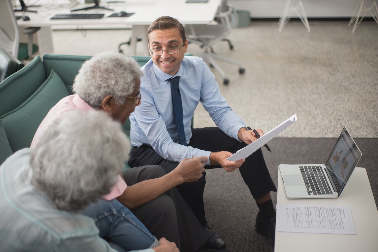 An SIEOC Navigator sitting with a couple, walking them through health coverage options